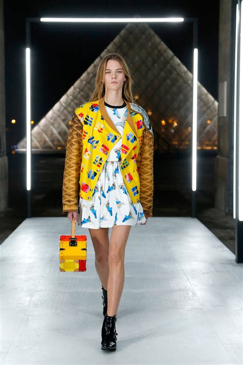 sfilata p e 2019 louis vuitton louvre|louis vuitton fashion show.